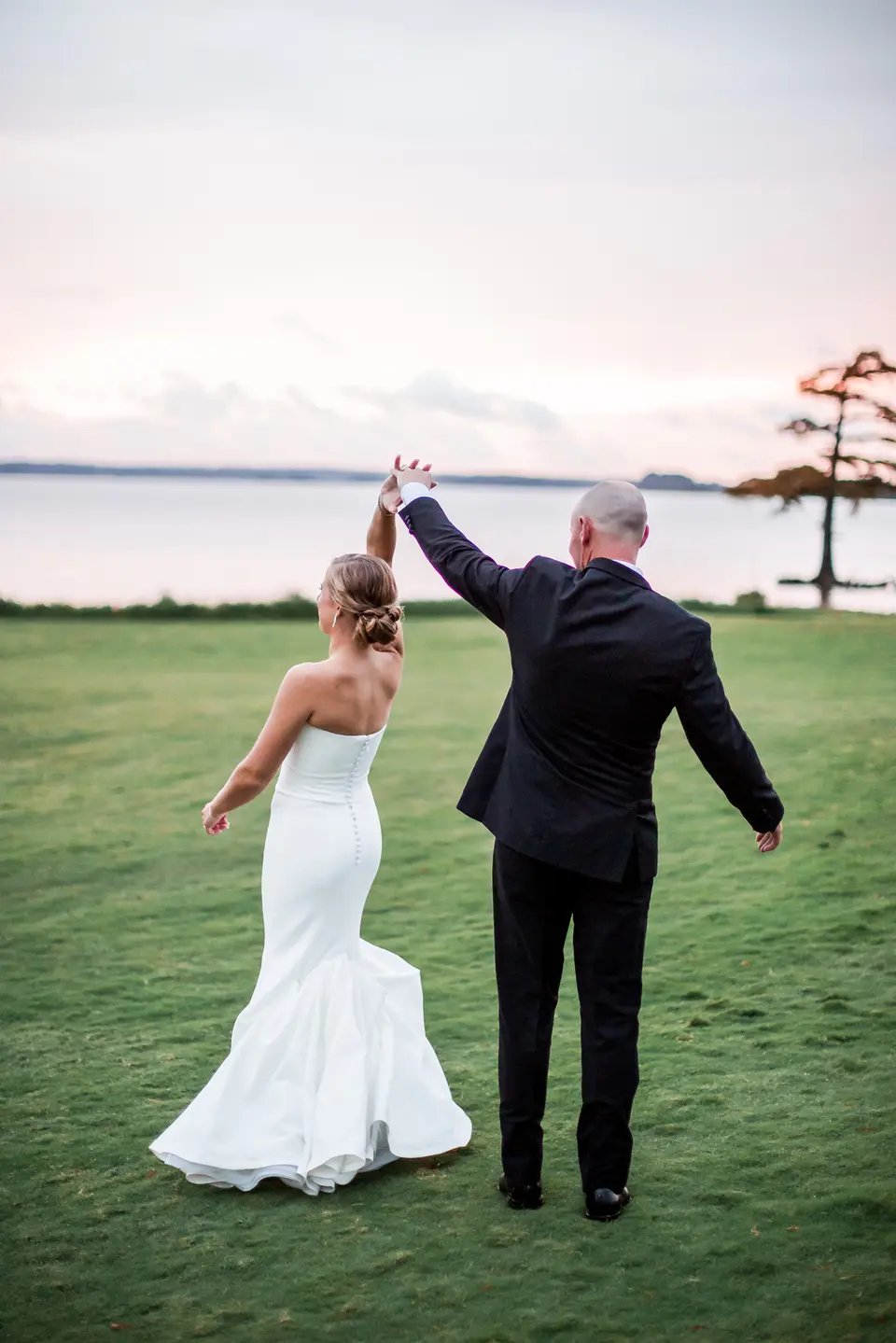 two rivers country club bride groom waterfront